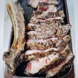 เนื้อโทมาฮอว์ก หรือ เนื้อสันแหลมกระดูกสั้น ดรายเอจ 45 วัน