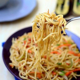 VEG HAKKA NOODLES
