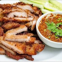 คอหมูทอดพร้อมน้ำจิ้ม