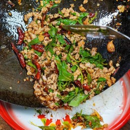 ข้าวผัดกระเพรา หมูสับ ( ข้าวหอมมะลิ )