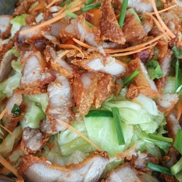 ผัดกะหล่ำปลีหมูกรอบ