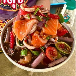 ยำแซลมอน