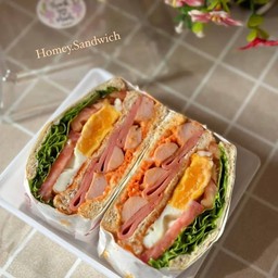 ไข่ดาว+ไส้กรอก+โบโลน่า