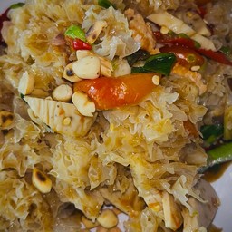 ตำเห็ดหูหนูขาวหมูยอ