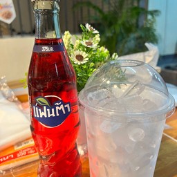 น้ำแดง+น้ำแข็ง