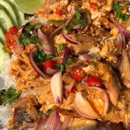 ยำปลากระป๋องผัดไข่ราดข้าว