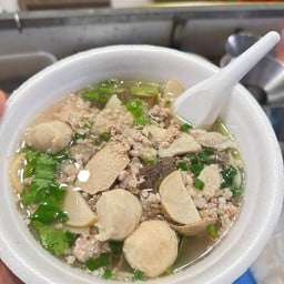 ก๋วยเตี๋ยวหมูน้ำใส