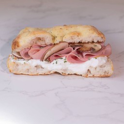 มอร์ตาเดลลาแซนด์วิช