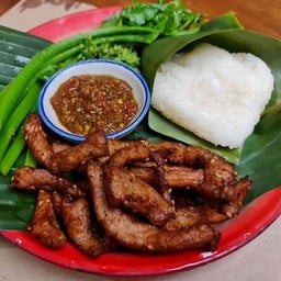 จิ-ปา-ถะ  ( เครื่องดื่มโบราณและหมูปิ้งโบราณ )