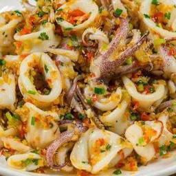 ปลาหมึกคั่วพริกเกลือ (ราดข้าว)