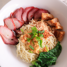 บะหมี่แห้งหมูแดงหมูกรอบ