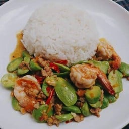 ข้าวราดผัดสะตอ (เลือกเนื้อสัตว์ได้)