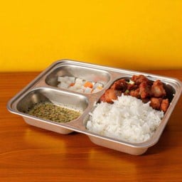 ข้าวหมูสามชั้นทอดน้ำปลา  (เมนูขายดี)