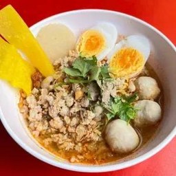 เส้นใหญ่ต้มยำ