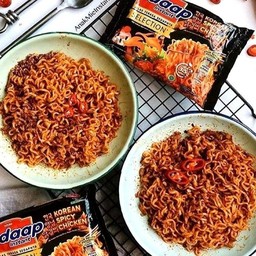 บะหมี่แห้ง กึ่งสำเร็จรูป รสไก่สไปซี่  หอม เผ็ด อร่อยมาก  ขนาด 87 กรัม จำนวน 1 ซอง