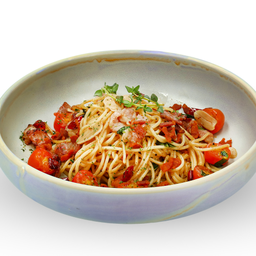 สปาเก็ตตี้ผัดพริกแห้งกระเทียมเบคอน