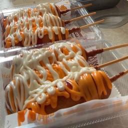 ขนมโป้งเหน่งไส้กรอกชีส