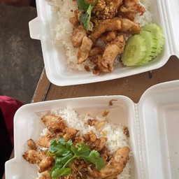 ข้าวไก่กะเทียม