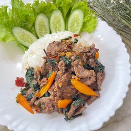 ข้าวกะเพราเนื้อชิ้น
