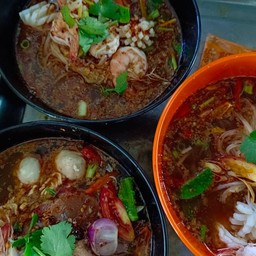 ก๋วยเตี๋ยวต้มยำทะเล