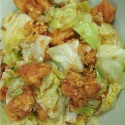 ข้าวกะหล่ำปลีไก่กรอบ