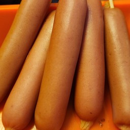 ไส้กรอกชีส หนังกรอบ 2 ไม้ 35 บาท