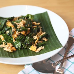 ใบเหลียงผัดไข่