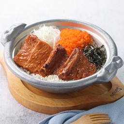 ข้าวหน้าเนื้อหมูและซี่โครงหมูย่างซอสเกาหลีไข่กุ้ง