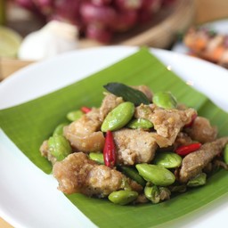 หมูผัดกะปิสะตอ