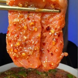 ยำมะนาวแซลม่อนสดจัมโบ้