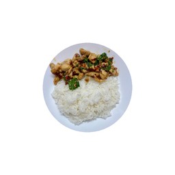 กะเพราไก่พริกแห้ง (ทางร้านใช้สะโพกไก่นะจ๊ะ)