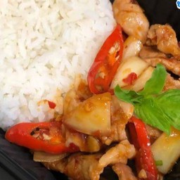 ผัดพริกเผาหมูราดข้าว