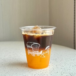 Black orange coffee (Iced) อเมริกาโน่ส้มสด