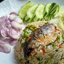 ข้าวผัดปลาทูทรงเครื่อง