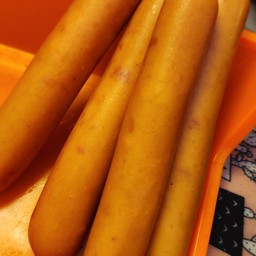ไส้กรอกแฮมไก่ชีส  2 ไม้ 35 บาท