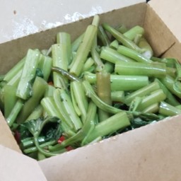 ผัดผักบุ้งไฟแดง