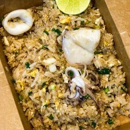 ข้าวผัดปลาหมึก