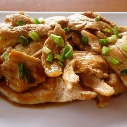 ข้าวราดไก่ผัดซอสญี่ปุ่น