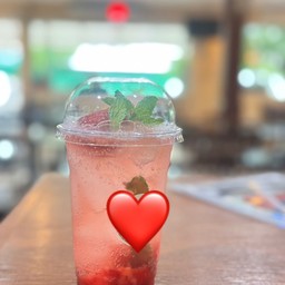 สตอเบอรี่โมจิโต๊ะ