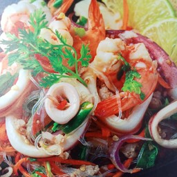 ยําวุ้นเส้นรวมทะเล