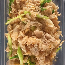 ข้าวผัดหมู ใส่ไข่