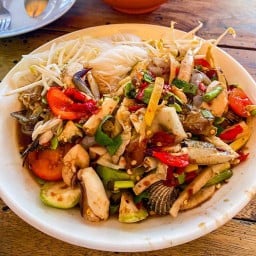 ร้านตำสนั่นจั๊บญวน