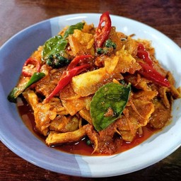 ผัดเผ็ดหมูชิ้น