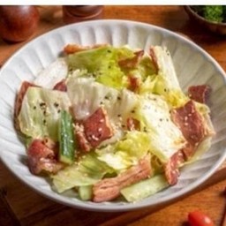 สลัดงาญี่ปุ่น เบคอนเนื้อ