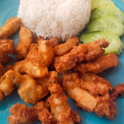 สามชั้นทอดน้ำปลา