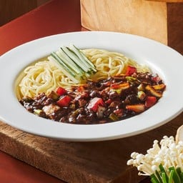 บะหมี่ราดซอสดำสไตล์เกาหลี(จาจางเมียน)