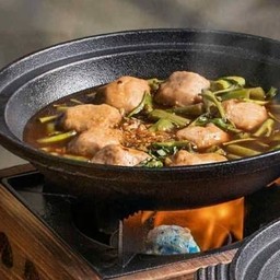 ซุปลูกชิ้นเนื้อแท้ๆ(น้ำซุปจะมีรสชาติความเผ็ดอ่อนๆนะคะ)