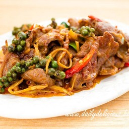 ผัดเผ็ดเนื้อ