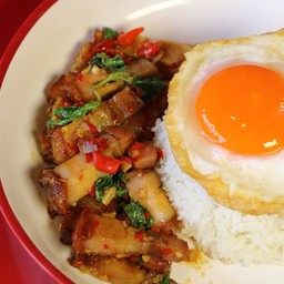 กะเพราหมูกรอบ