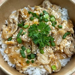 ข้าวหน้าหมูซีอิ๊วญี่ปุ่น